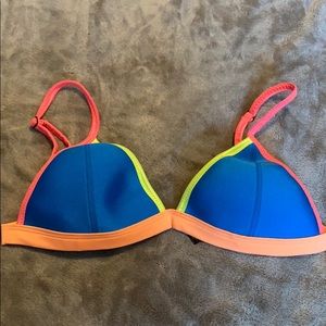 NWOT triangl dolly in roller disco